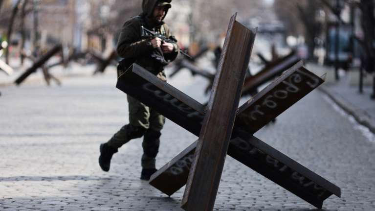 Αγωνία στην Οδησσό:  Απαγόρευση κυκλοφορίας μέχρι το πρωί της Δευτέρας υπό την απειλή μαζικής ρωσικής επίθεσης