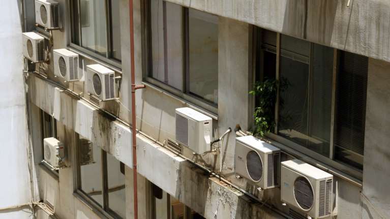 Καύσωνας: Το μεγάλο λάθος που κάνουμε με το κλιματιστικό [Βίντεο]