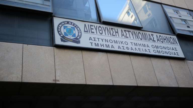 Κορονοϊός: Κρατούμενος θετικός στο ΑΤ Ομόνοιας - Σε καραντίνα έξι αστυνομικοί και όλοι οι κρατούμενοι