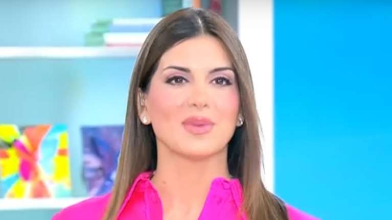 Σταματίνα Τσιμτσιλή: &quot;Αν δεν αρέσουν στον Νίκο Συρίγο τα πεσίματα, γιατί κάθεται κάθε δεύτερο Σαββατοκύριακο να μιλήσει σε μία κάμερα;&quot;