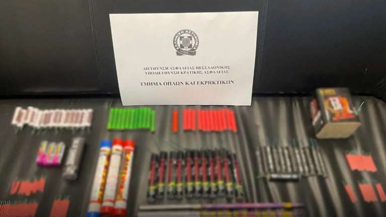 Θεσσαλονίκη: Πατέρας και γιος πουλούσαν παράνομα πυροτεχνήματα στο TikTok