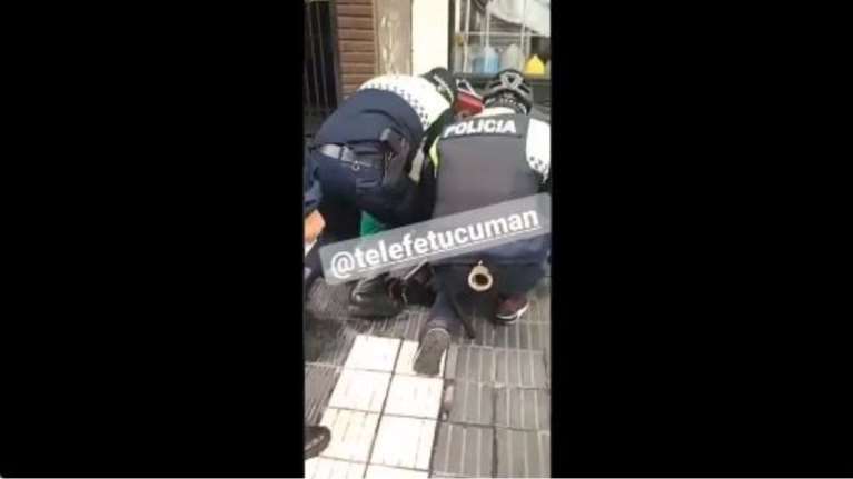 Οργή στην Αργεντινή για νέα περίπτωση Φλόιντ: Ανδρας πέθανε από ασφυξία κατά την προσαγωγή του [βίντεο]