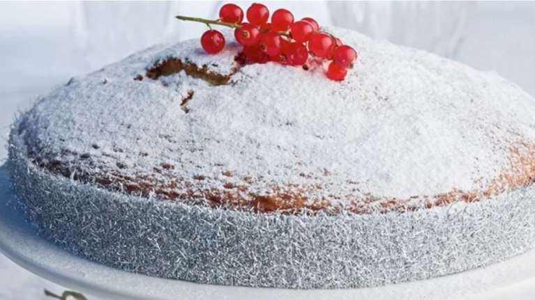 Βασιλόπιτα - κέικ για τεμπέλες: Εύκολη με πορτοκάλι - H πιο ζουμερή που έχεις φάει