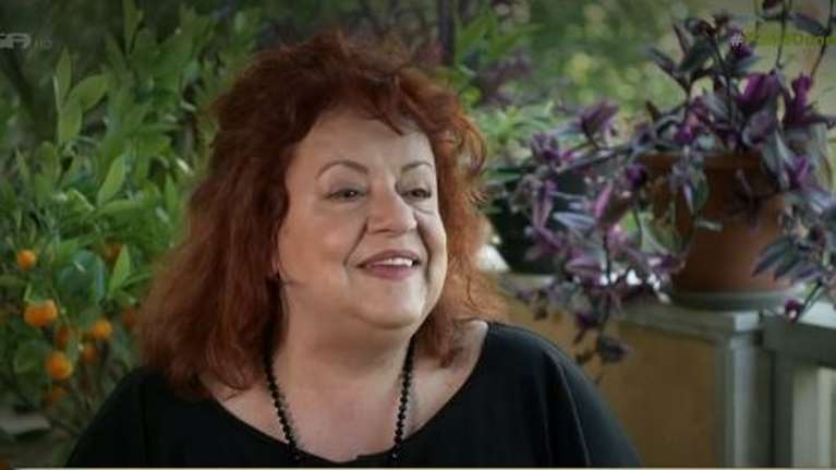 Ελένη Κοκκίδου: Ξέσπασε σε κλάματα - Το δώρο που της χάρισαν στο τελευταίο γύρισμα της &quot;Μουρμούρας&quot;