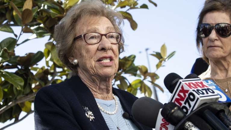 Πέθανε η Εύα Σλος, ετεροθαλής αδελφή της Άννας Φρανκ και επιζήσασα του Ολοκαυτώματος