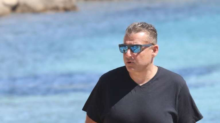 Η θέα από το σπίτι του... αποκλεισμένου Λιάγκα στην Τήνο: &quot;Ε, δεν το λες και φυλακή&quot;