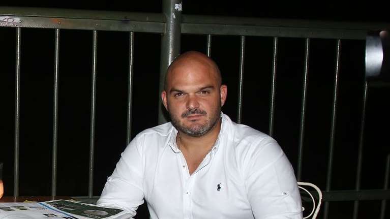 Συνελήφθη ο γιος του εφοπλιστή Λεβεντάκη για κορονο-πάρτι γενεθλίων σε μπαρ της Νίκαιας