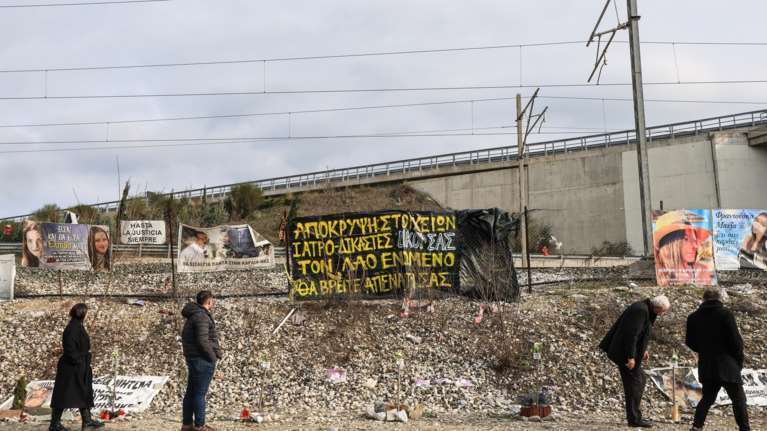 Τέμπη: Πρώτη δικαστική απόφαση για αποζημίωση σε οικογένεια νεκρού του δυστυχήματος