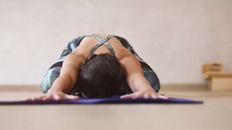 Συχνοουρία: 3 ασκήσεις πυελικού εδάφους για να βελτιώσεις το πρόβλημα