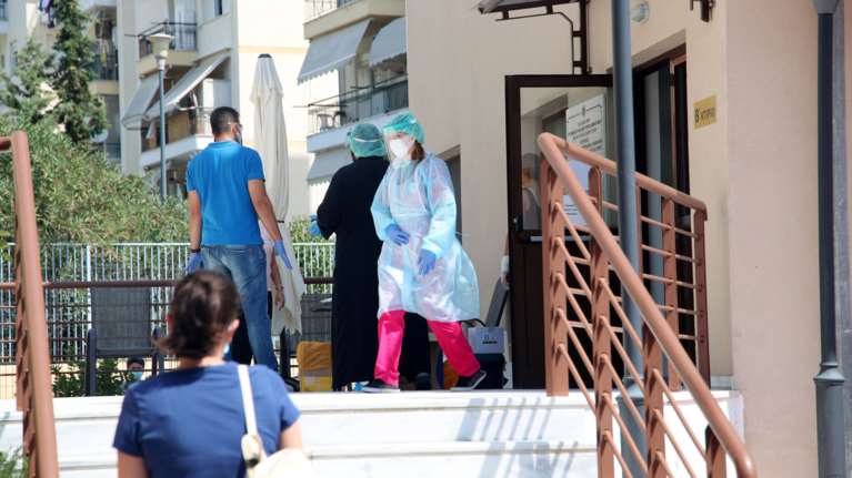 Κορονοϊός - Θεσσαλονίκη: Πώς σχετίζονται οπαδοί ΠΑΟΚ και φοιτητές με την εκρηκτική αύξηση κρουσμάτων