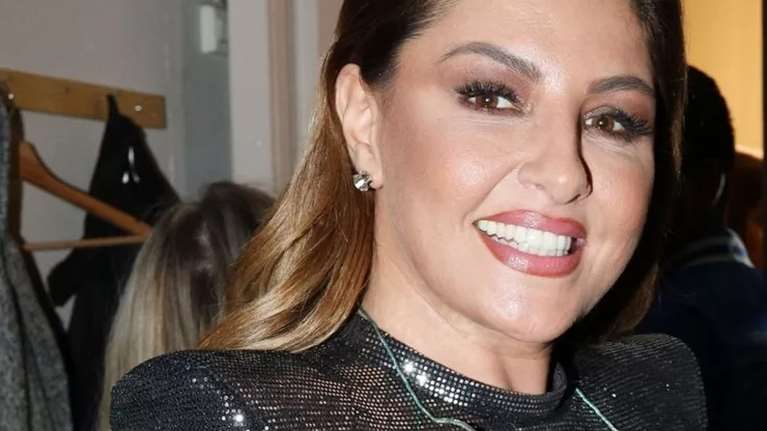 Έλενα Παπαρίζου: Casual και εντελώς αμακιγιάριστη στο κέντρο της Αθήνας