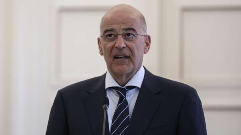 Συνάντηση Δένδια με τον Ρώσο πρέσβη - Τηλεφώνημα με ΥΠΕΞ Αυστρίας για τη φωτιά στη Μόρια