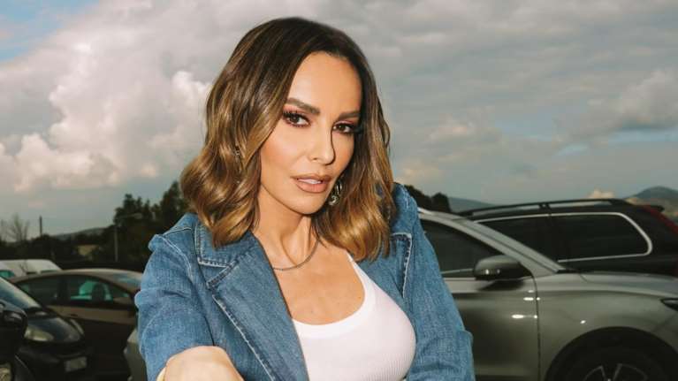 Δύσκολες στιγμές για τη Μπέττυ Μαγγίρα | Η κόρη της νοσηλεύτηκε στο νοσοκομείο