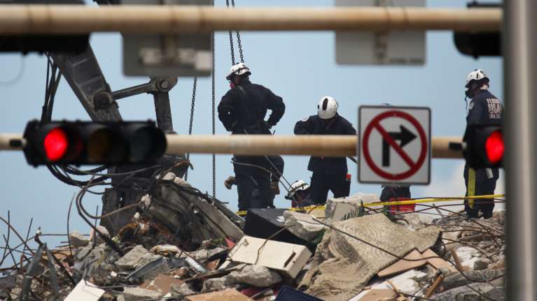 Μαϊάμι: Θρίλερ με Έλληνα 21 ετών που αγνοείται στα συντρίμμια της πολυκατοικίας που κατέρρευσε