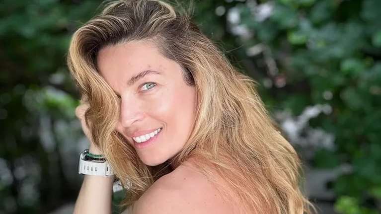 Σε mood καλοκαιριού η Μαριέττα Χρουσαλά: Το λιλά μπικίνι που επέλεξε