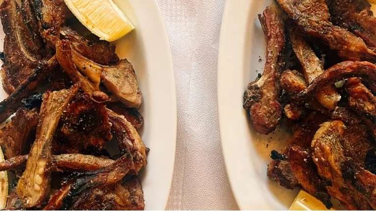 Λένε πως αυτά είναι τα πιο μερακλίδικα παϊδάκια σε ολόκληρη την Αθήνα