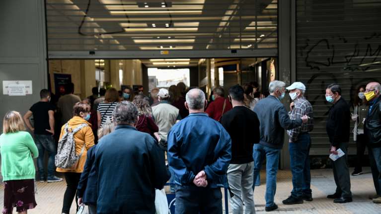 ΔΕΗ: Συναλλαγές εξ αποστάσεως και χαμηλότερες χρεώσεις για την τηλεφωνική εξυπηρέτηση