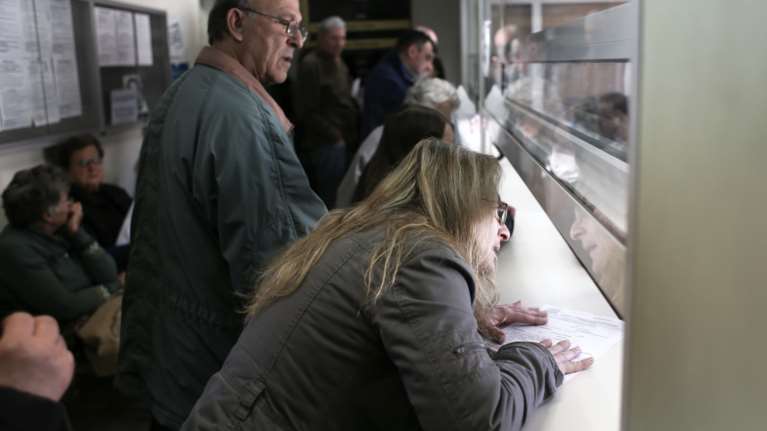 Πέφτουν στην αγορά 3 δις ευρώ- Ποιοι και πώς θα τα πάρουν