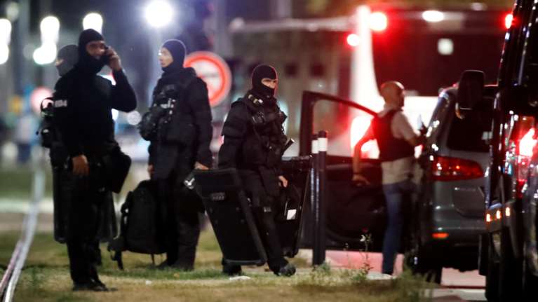 Απίστευτο περιστατικό στη Γαλλία: Πελάτης μπαρ μαχαίρωσε στο μάτι τον φύλακα επειδή του ζήτησε να φορέσει μάσκα