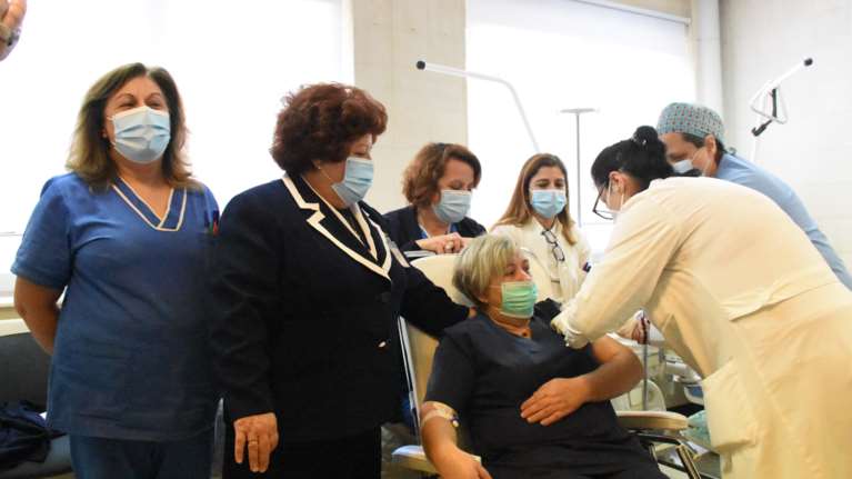 Κορονοϊός: Άρχισε η αποστολή SMS για τη δεύτερη φάση εμβολιασμών - Η διαδικασία