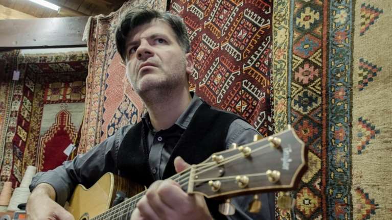 Φοίβος Δεληβοριάς: Είμαι απελπισμένος και για μένα και την οικογένειά μου- Θα απαγορεύσουμε τα τραγούδια μας