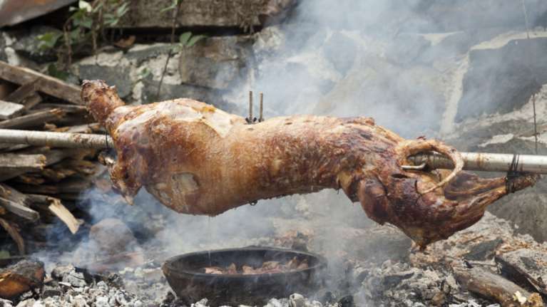 Πασχαλινό τραπέζι: Η &quot;μάχη&quot; του οβελία - Πού θα κινηθούν φέτος οι τιμές