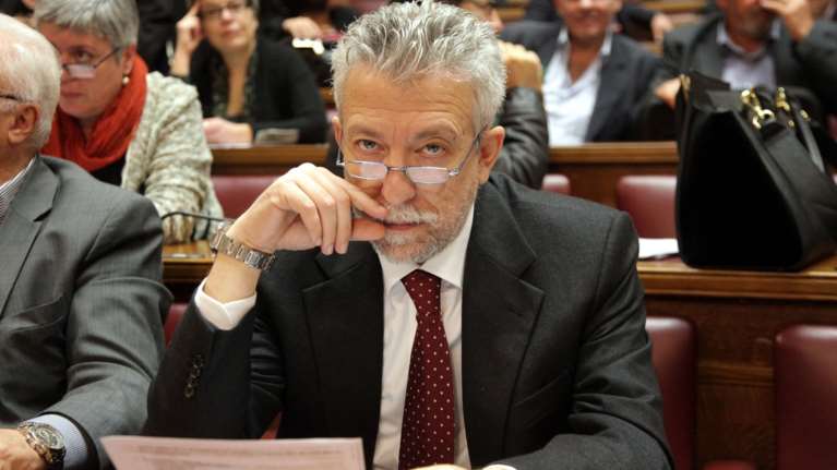 Καταθέτουν για τη Novartis, ο πρώην υπουργός του ΣΥΡΙΖΑ Σταύρος Κοντονής και ο επιχειρηματίας Σάμπι Μιωνή