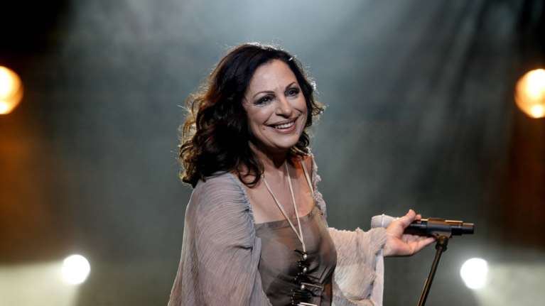 Χάρις Αλεξίου: "Ο άνθρωπος που δεν διαθέτει χιούμορ έχει ένα είδος ‘αναπηρίας’ - Δεν υπάρχει δυστυχία"