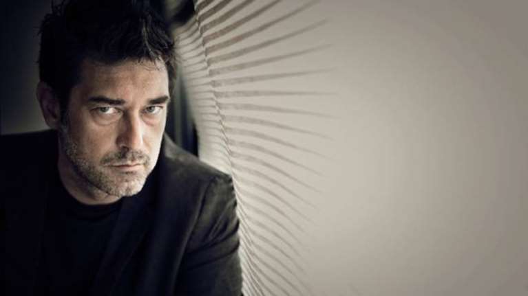 Συγκλονίζει ο Μπουράκ Χακί για τον σεισμό στην Τουρκία: &quot;Σκοτώθηκαν τα ξαδέλφια της συντρόφου μου&quot;