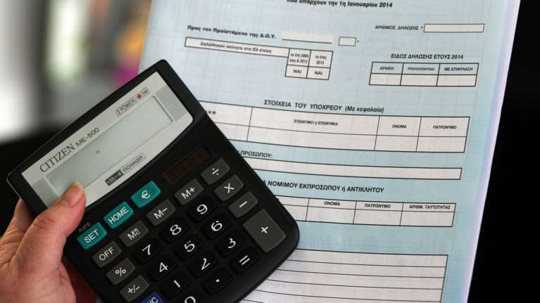Πολυνομοσχέδιο: Επεκτείνεται η αναστολή προστίμων για εκπρόθεσμες τροποποιητικές δηλώσεις - Πότε διαγράφονται