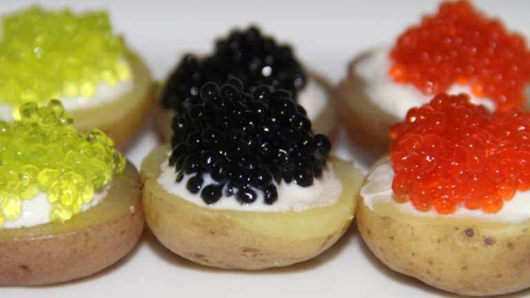 Βρετανία: Το ρωσικό χαβιάρι και τα διαμάντια στο στόχαστρο των νέων κυρώσεων του Λονδίνου