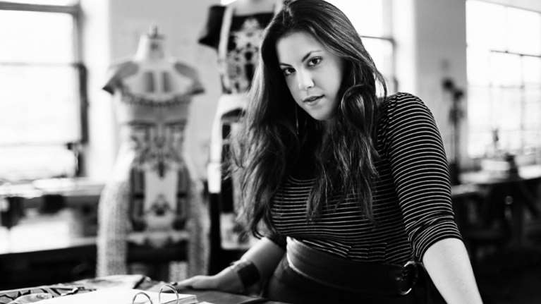 &quot;Η Ελλάδα καίγεται&quot;: Η διεθνούς φήμης σχεδιάστρια Μαίρη Κατράντζου καλεί τους followers της να βοηθήσουν την πατρίδα της