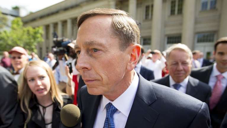 Στρατηγός Πετρέους: &quot;Αν ο Πούτιν χρησιμοποιήσει πυρηνικά, οι ΗΠΑ και οι σύμμαχοί της θα συντρίψουν τη Ρωσία&quot;