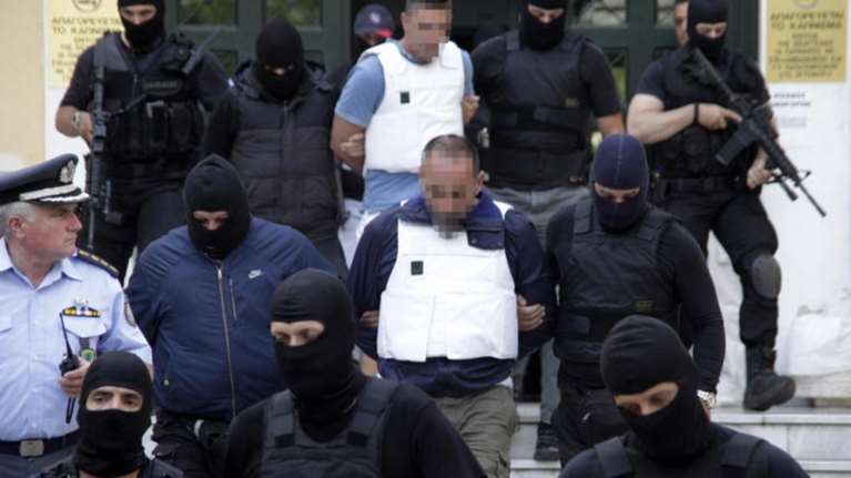 Ληστές του Διστόμου: Αθώος ο Γρηγόρης Τσιρώνης και άλλοι 10 για συμμετοχή στον &quot;Επαναστατικό Αγώνα&quot;