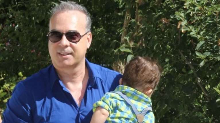 Blast from the past: O Φώτης Σεργουλόπουλος ανέβασε μια σπάνια οικογενειακή φωτογραφία