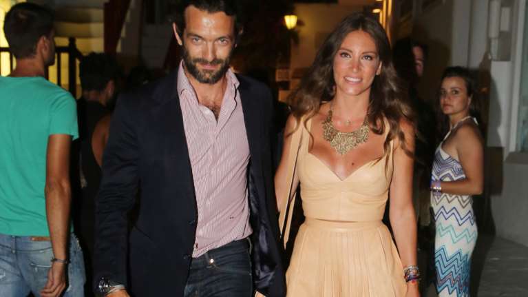 Φίλιππος Μιχόπουλος: Στο γήπεδο με τα παιδιά και την κουμπάρα του - Οι τρυφερές αγκαλιές με τη Σιέννα