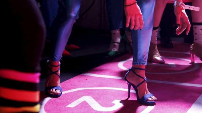 Σάλος στον Βόλο: Χτύπησε λάθος κουδούνι και αποκαλύφθηκε το... ροζ διαμέρισμα - Χαμός στην πολυκατοικία