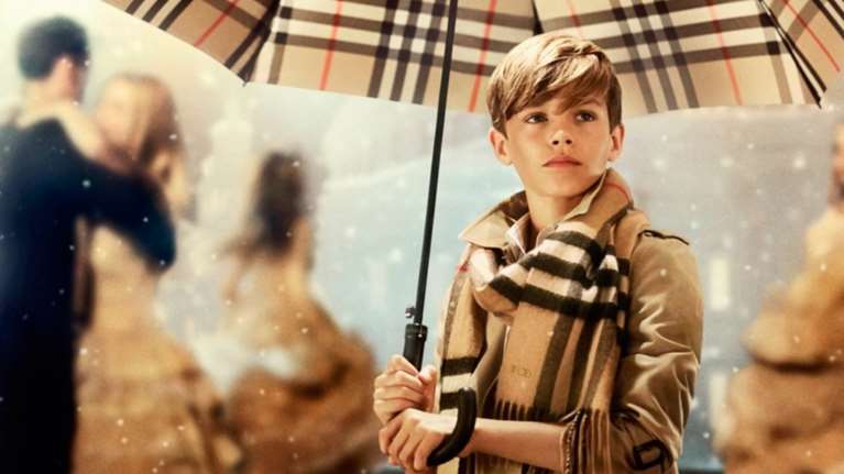 Ανήλικο μοντέλο: Ο Μπέκαμ «εκθέτει» το γιο του για λογαριασμό της Burberry