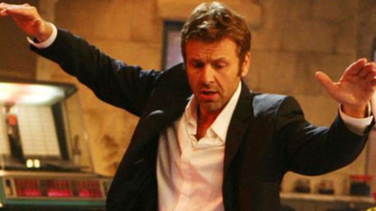 Πέταξε τραπέζια σε εκπομπή ο Απόστολος Γκλέτσος! Το βαρύ ζεϊμπέκικό του