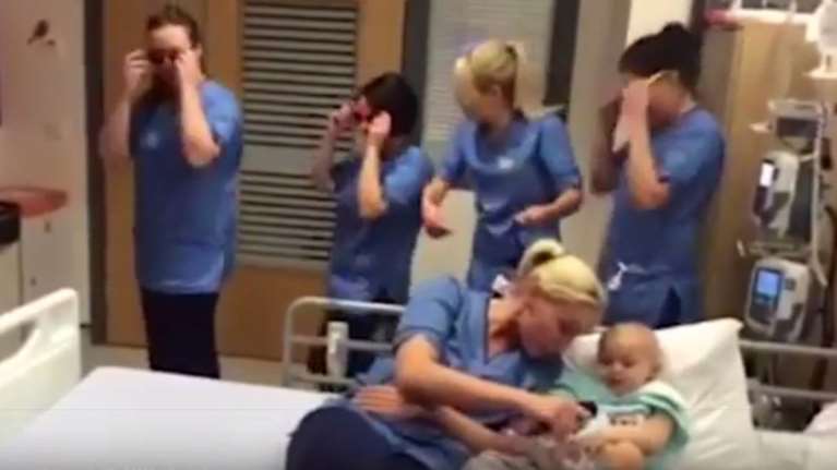 Νοσοκόμες έκαναν κάτι σπουδαίο για να χαμογελάσει μία 3χρονη με καρκίνο