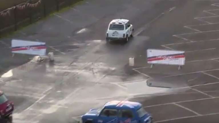 Αυτό το παρκάρισμα είναι για Γκίνες και το πήρε! (video)