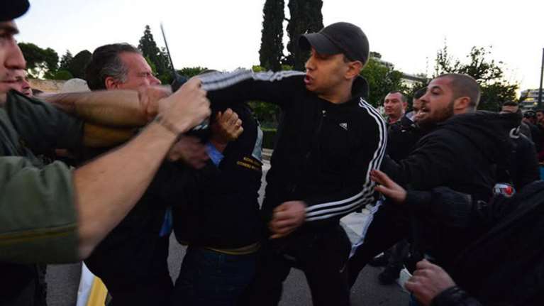 Εμφανίστηκε ο τραμπούκος της επίθεσης σε Κουμουτσάκο