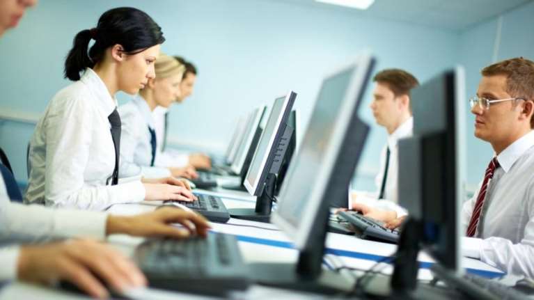 ΣΕΒ: Το 55% του μισθολογικού κόστους πάει στο κράτος