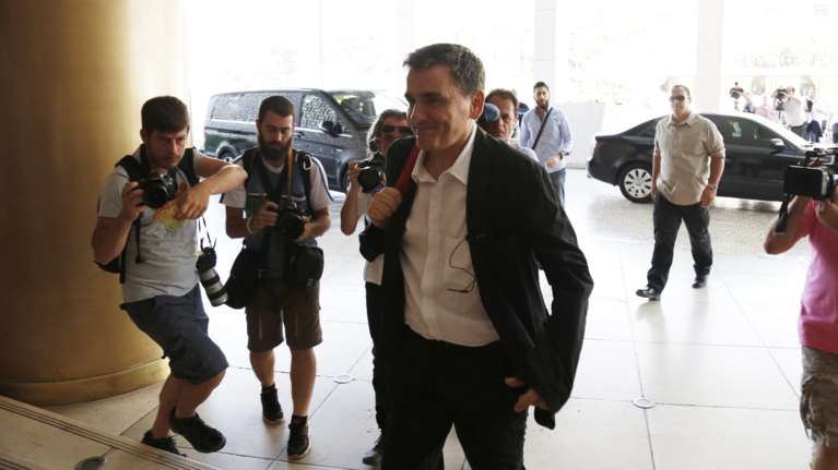 Προς επώδυνο συμβιβασμό για κόκκινα δάνεια &amp; 1η κατοικία