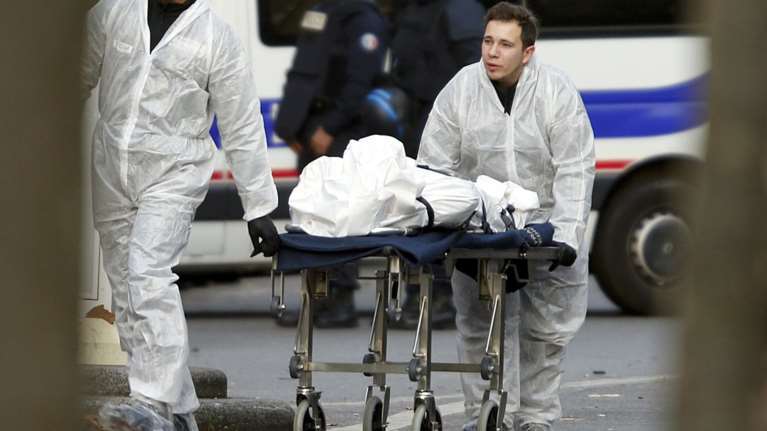 Ποιοι κρύβονται πίσω από το μακελειό: Ολα τα σενάρια