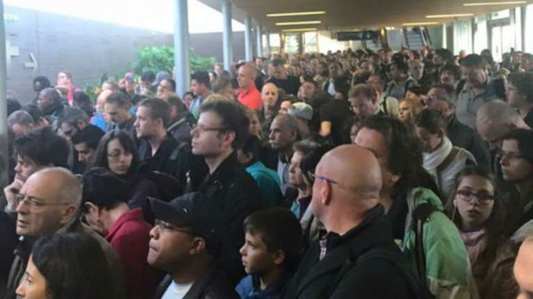 Χάος στο Διεθνές Αεροδρόμιο του Παρισιού Σαρλ ντε Γκολ