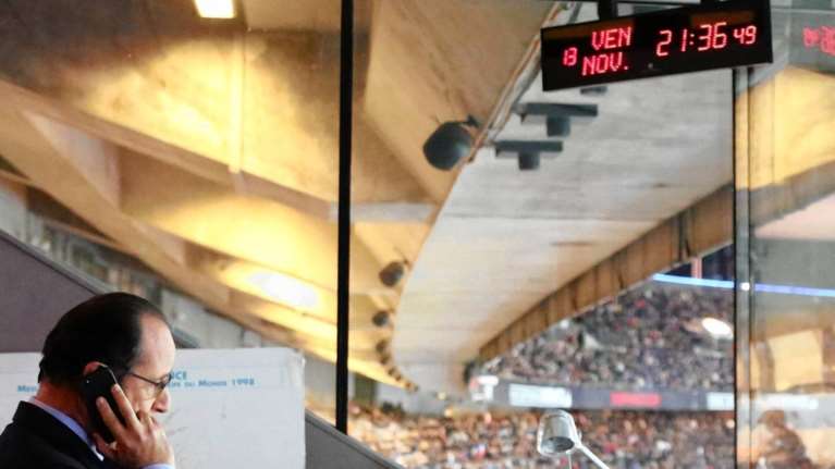 Οι πρώτες συσκέψεις του Ολάντ στo Stade de France