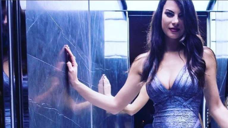 Εύη Βατίδου σε ρόλο Μπελούτσι: Η σέξι εμφάνιση ως κορίτσι του Τζέιμς Μποντ