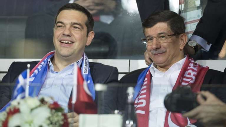 Μαζί στο γήπεδο Τσίπρας- Νταβούτογλου στην Κωνσταντινούπολη