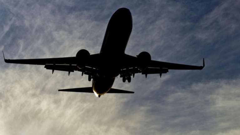 Τρόμος στον αέρα: Επιβάτης ήθελε να ανοίξει την πόρτα